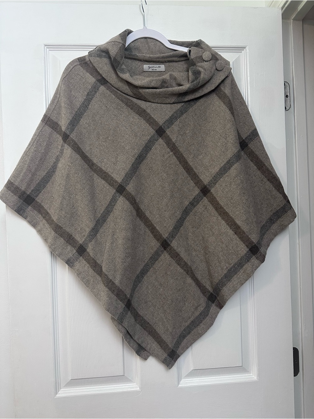 Sheep By The Sea 100% Wool Cape One Size Plaid